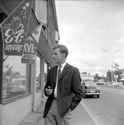 Roger Grahn vid sin affär Ajaur 1960-tal